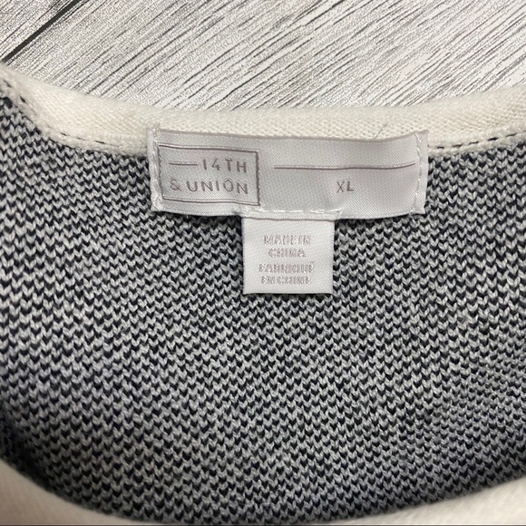 14th & Union Floral Jacquard Knit Sweater Oversize - Picture 5 of 8